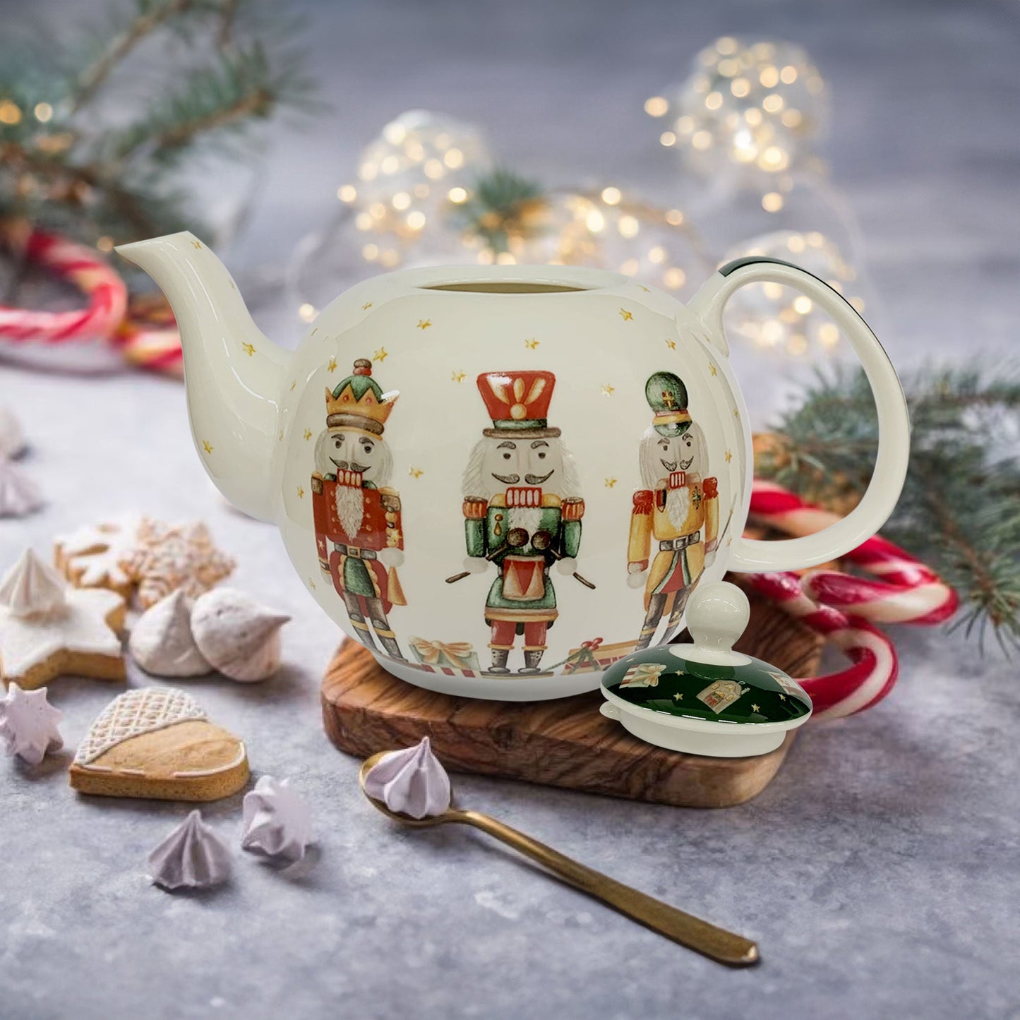 Teiera natalizia stile retrò di Nuvole di Stoffa Schiaccianoci Natale Carol 6291