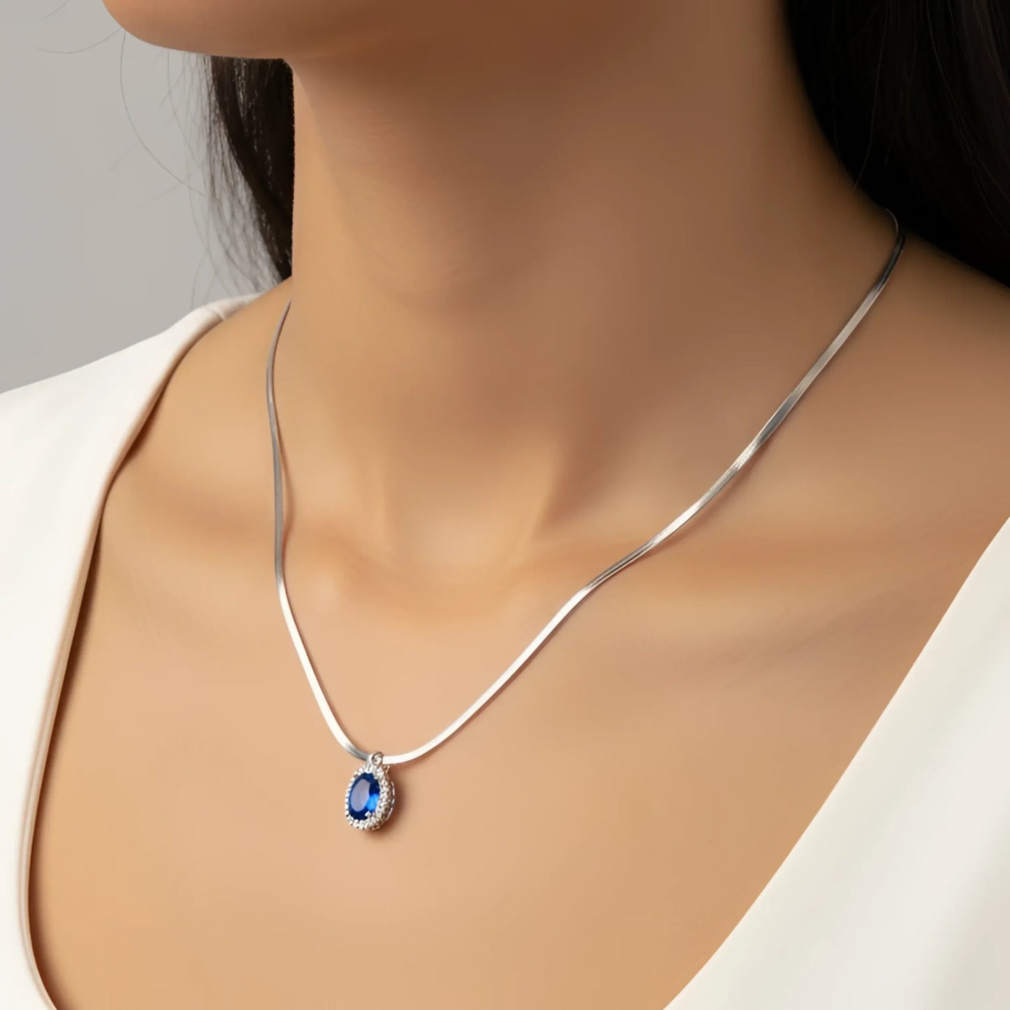 Collana con Ciondolo Ovale Rubino Regale in Oro