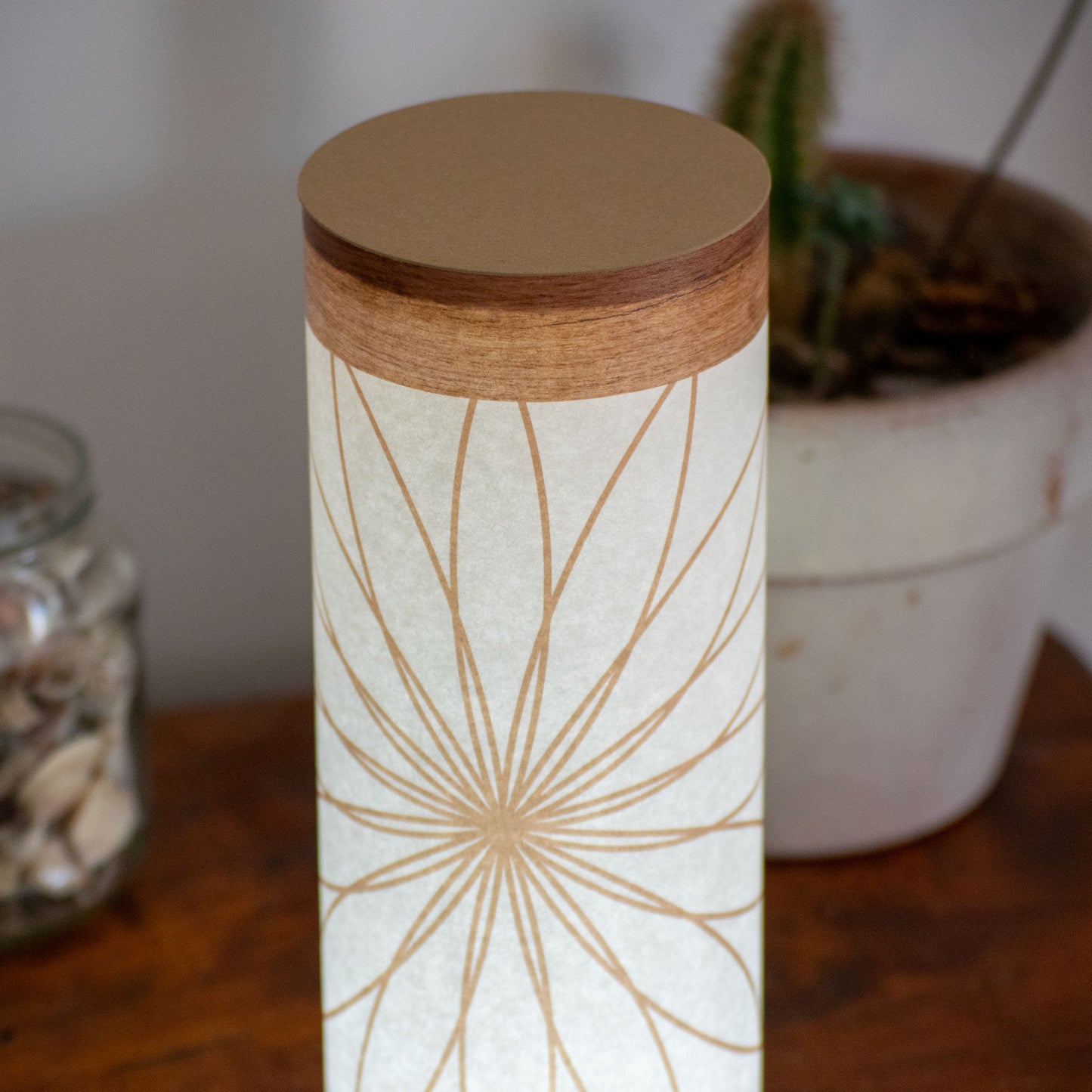 Kami, la lanterna ecologica d'ambiente fatta di carta by Rippotai decoro Fior di Loto