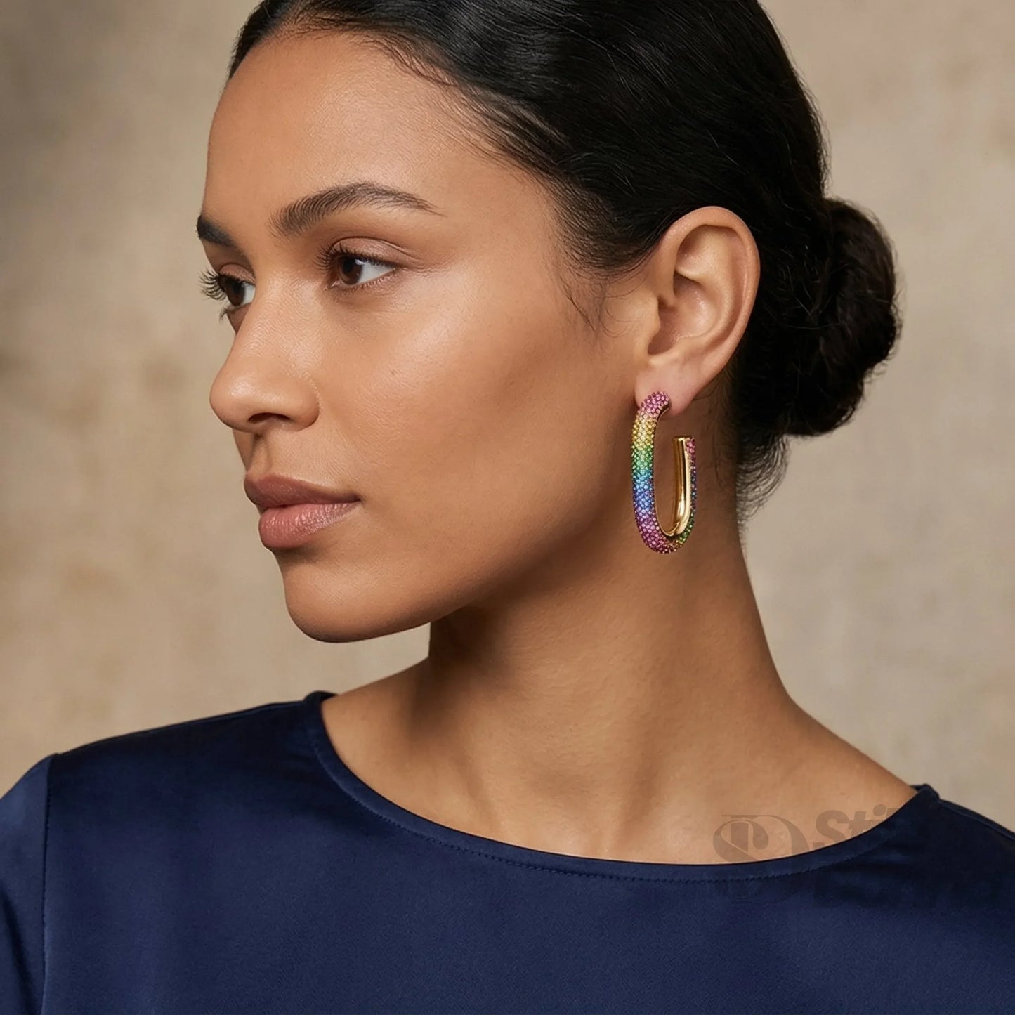 Orecchini U-Hoop con Cristalli Rainbow in Oro