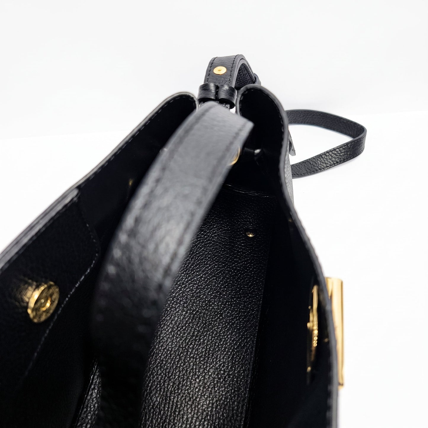 Borsa Livia in Vera Pelle – Disco Oro e Tracolla Regolabile