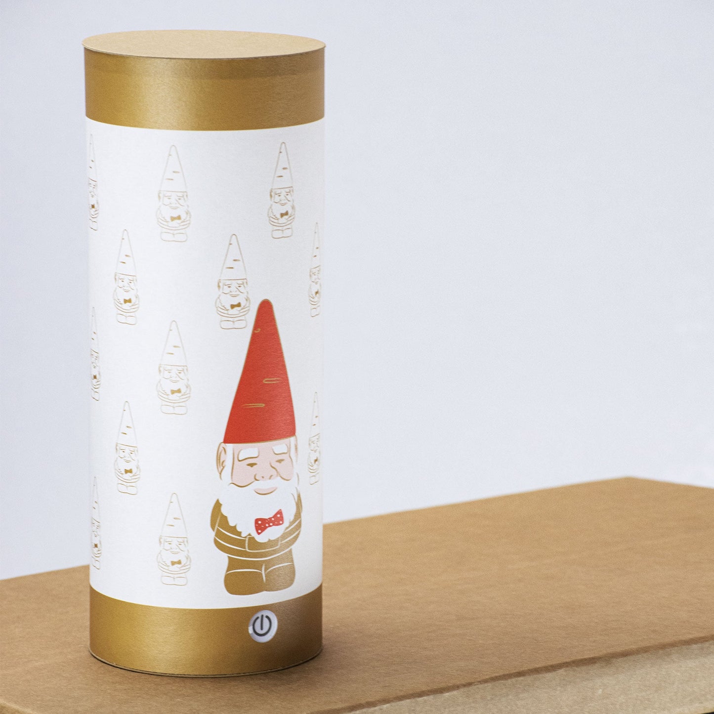 KAMI: La Lanterna dell'Avvento con lo Gnomo Magico che Preannuncia Babbo Natale