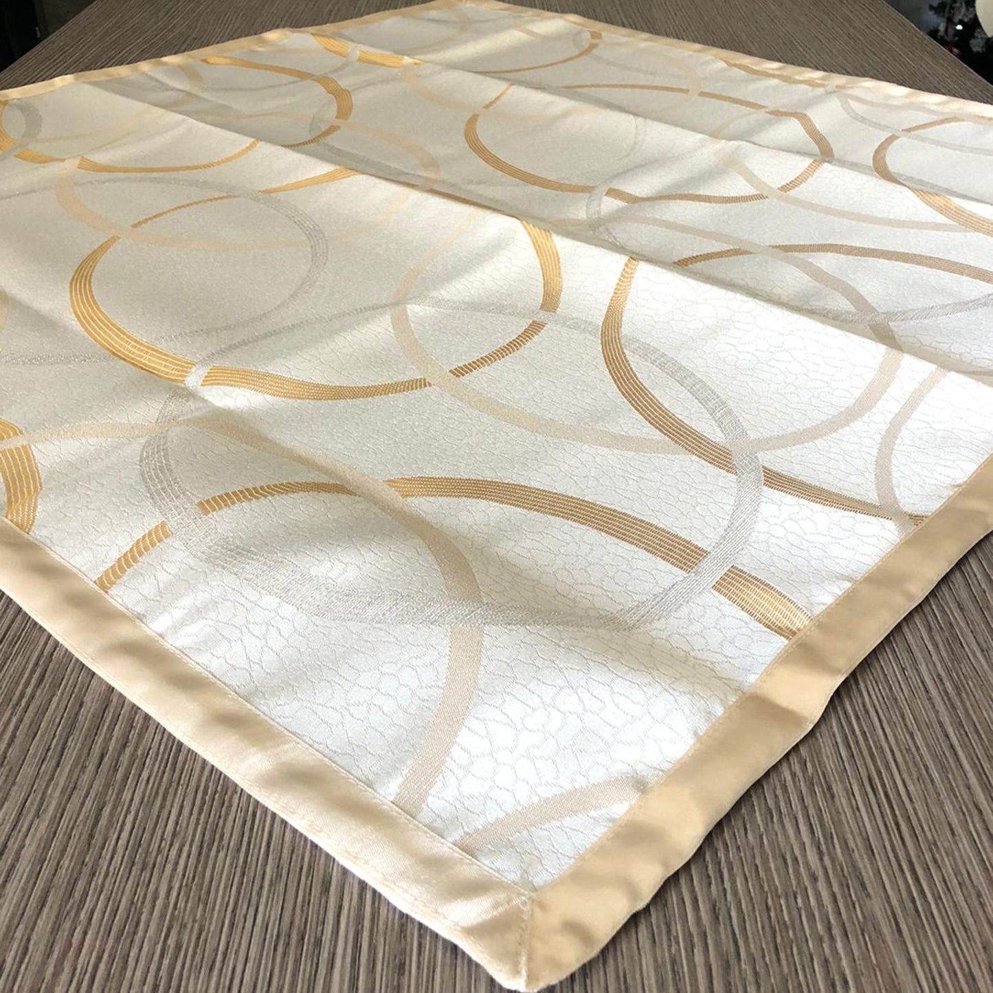 Centrotavola quadrato in raso Nausikaa 90x90 cm 1694