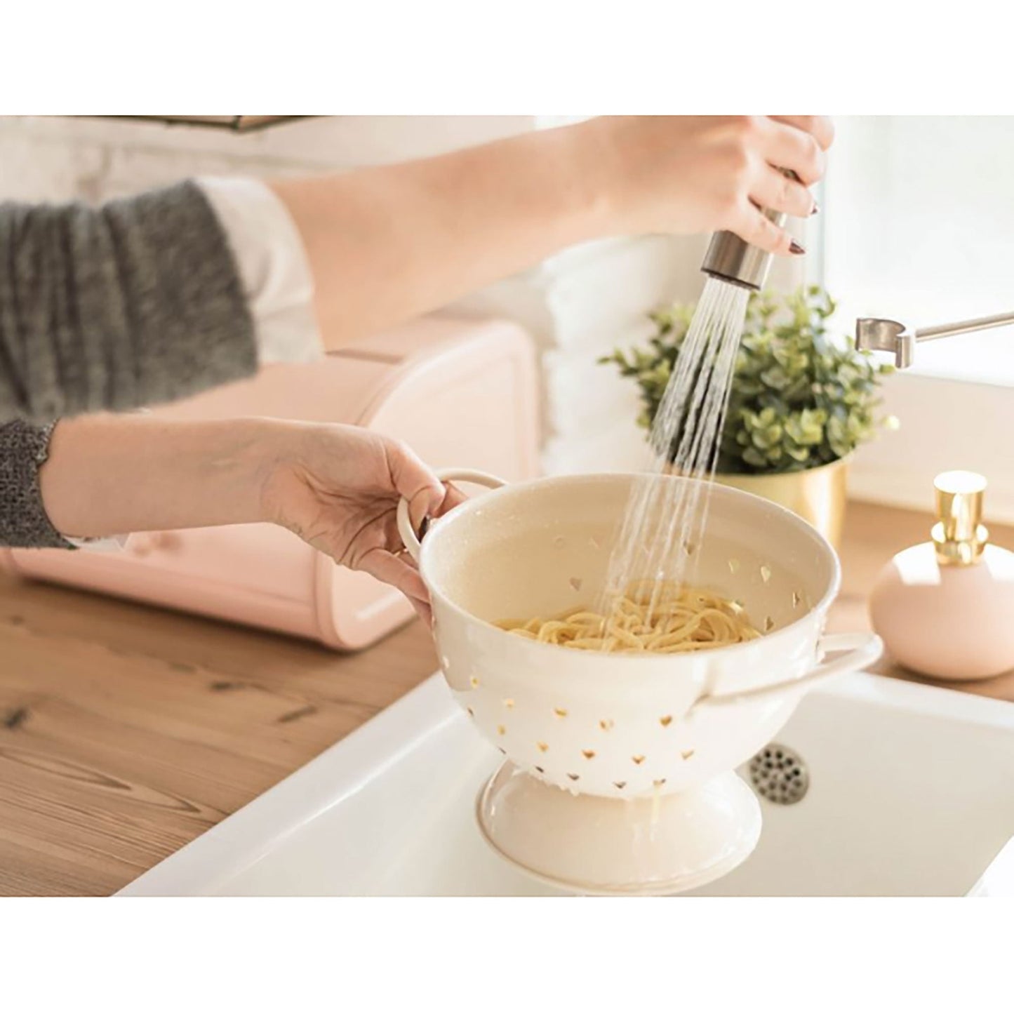 Scolapasta Isabelle Rose stile retrò con manici Shabby chic e fori a cuori 6081