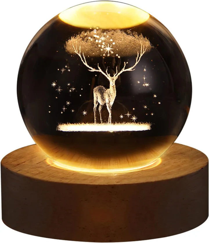 Lampada Notturna 3D con Sfera di Cristallo - Design Cervi con Base LED in Legno, Perfetta per Decorare la Camera da Letto