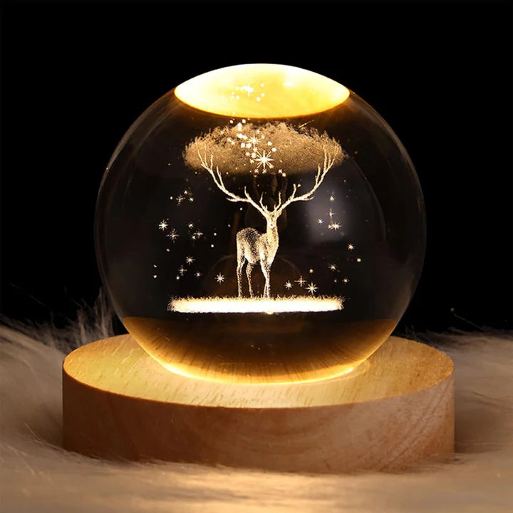 Lampada Notturna 3D con Sfera di Cristallo - Design Cervi con Base LED in Legno, Perfetta per Decorare la Camera da Letto