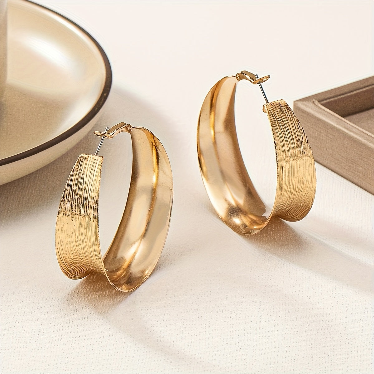 1pair Fashion Exaggerated Geometric Hoop Earrings For Men, Creative C-shaped Big Earrings For Holiday Daily Wear