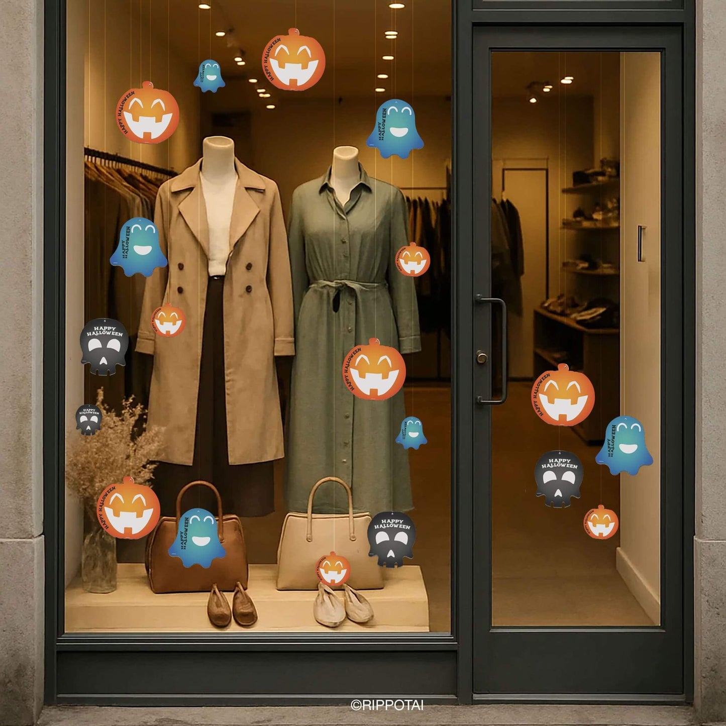Allestimento vetrine per Halloween con decorazioni ecologiche