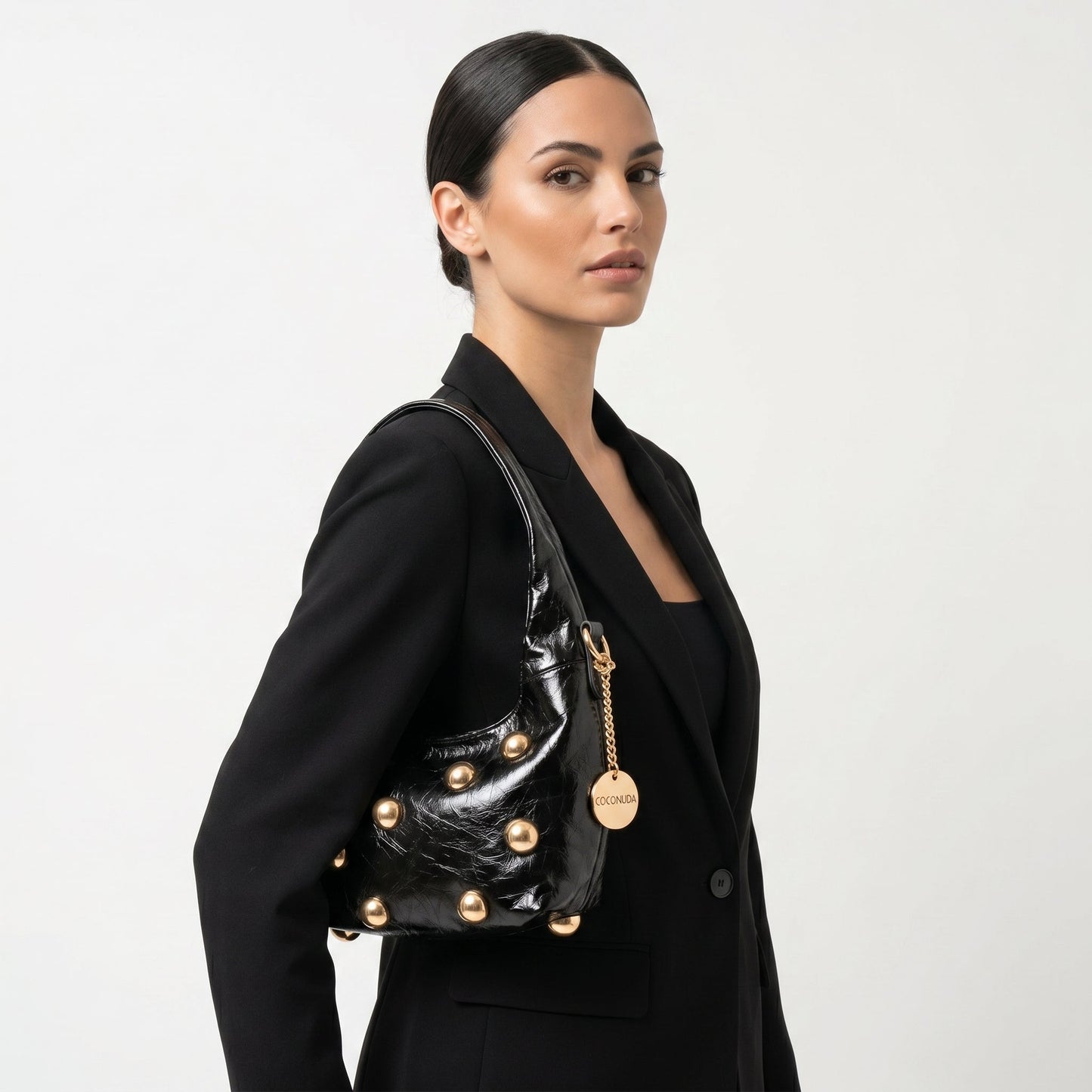 Borsa Hobo Nera con Borchie Dorate – Coconuda