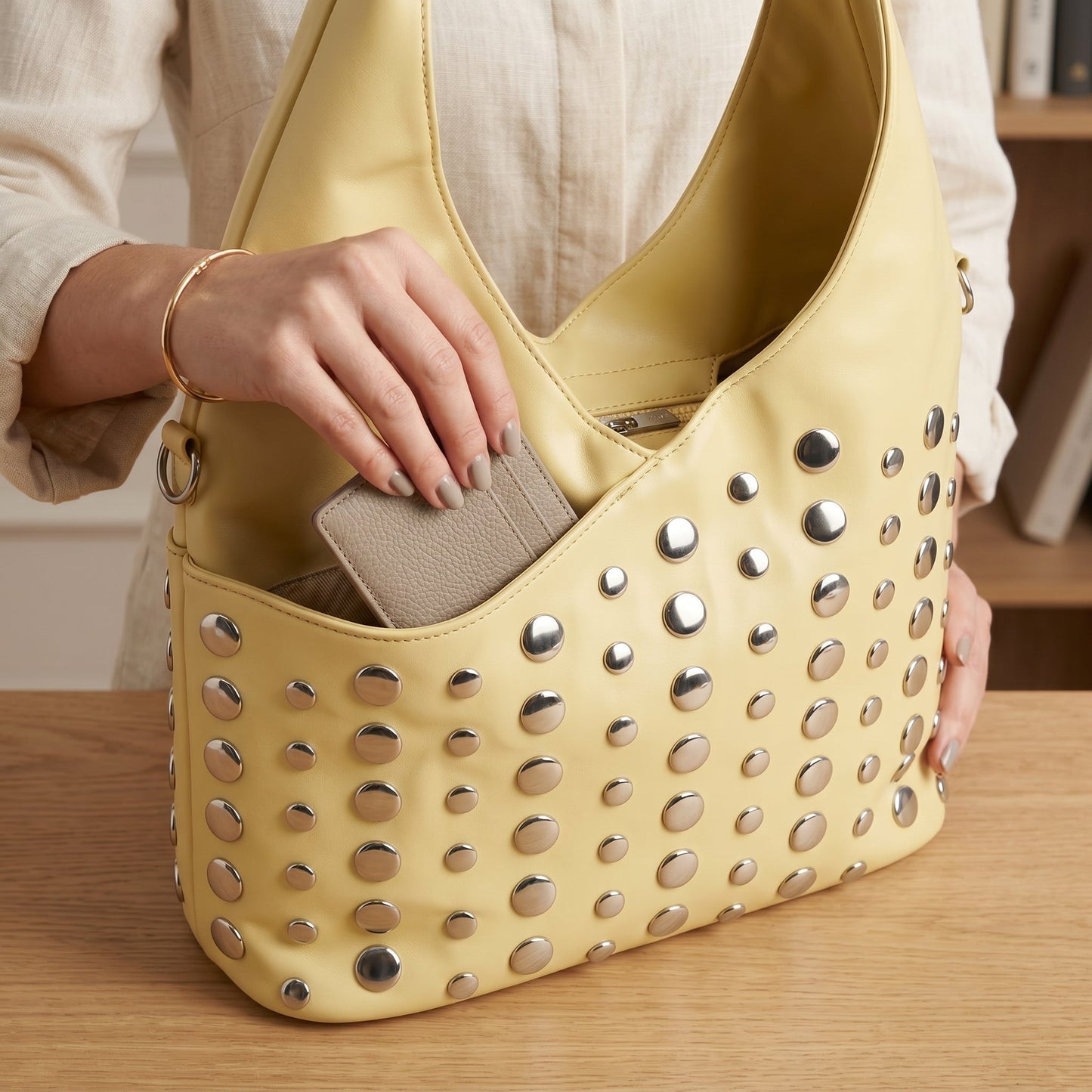 Borsa Silver Dot Media in Ecopelle con Tracolla Regolabile