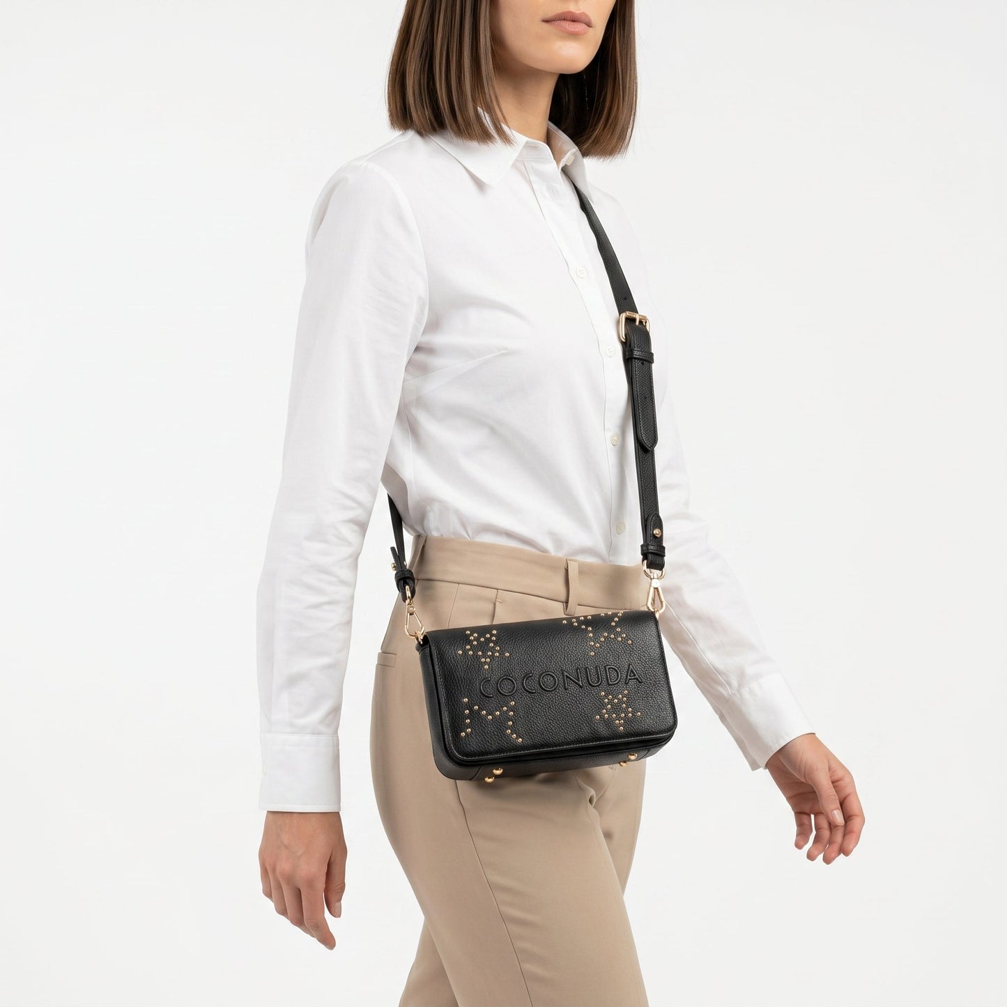 Borsa Tracolla in Ecopelle con Logo in Rilievo e Borchie – Coconuda