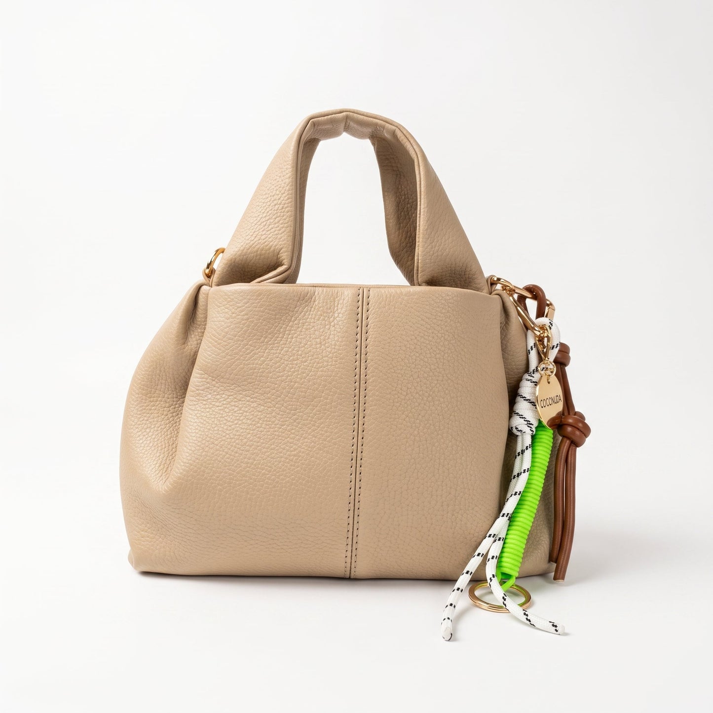 Borsa a Mano Coconuda in Ecopelle Goffrata con Charm Decorativo e Tracolla