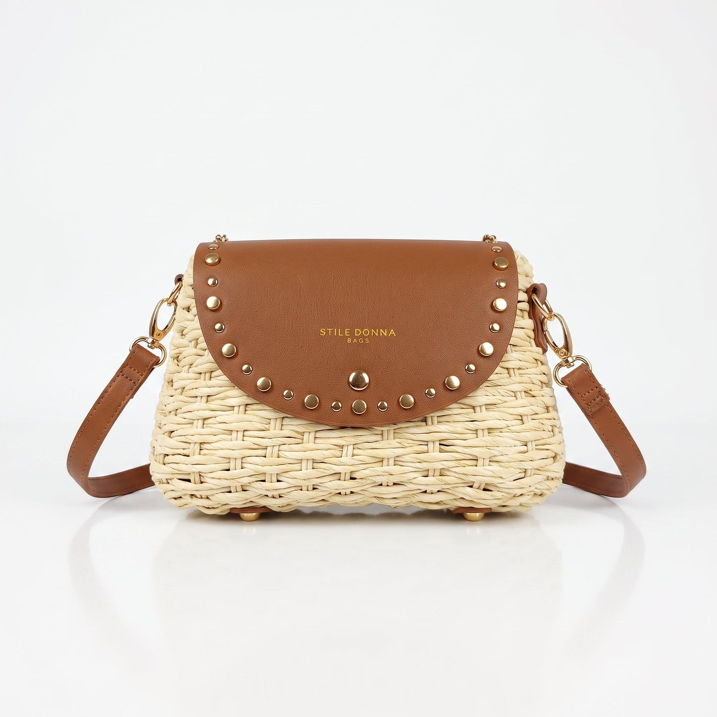 Borsa a Tracolla Stile Donna in Rafia con Patta in Ecopelle e Borchie Dorate