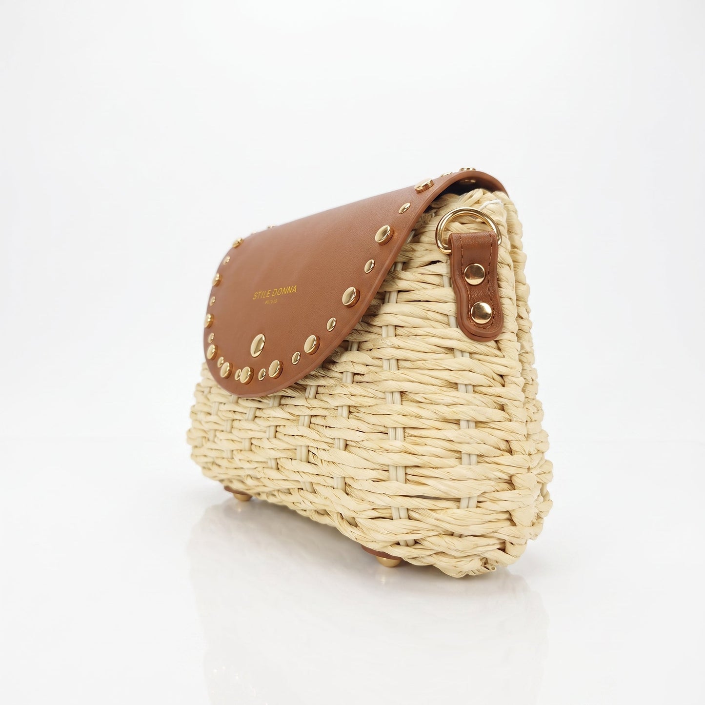 Borsa a Tracolla Stile Donna in Rafia con Patta in Ecopelle e Borchie Dorate
