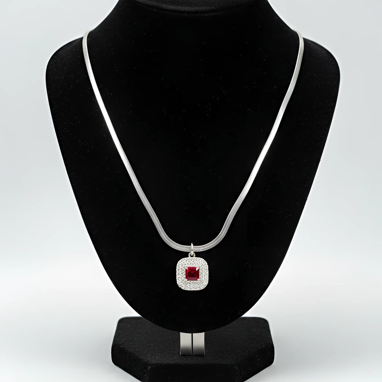 Collana Serpente in Argento con Pendente Rubino Rosso e Pavé di Cristallo