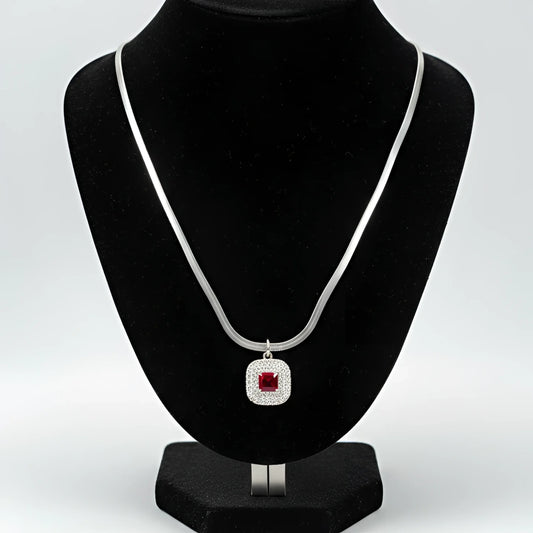 Collana Serpente in Argento con Pendente Rubino Rosso e Pavé di Cristallo