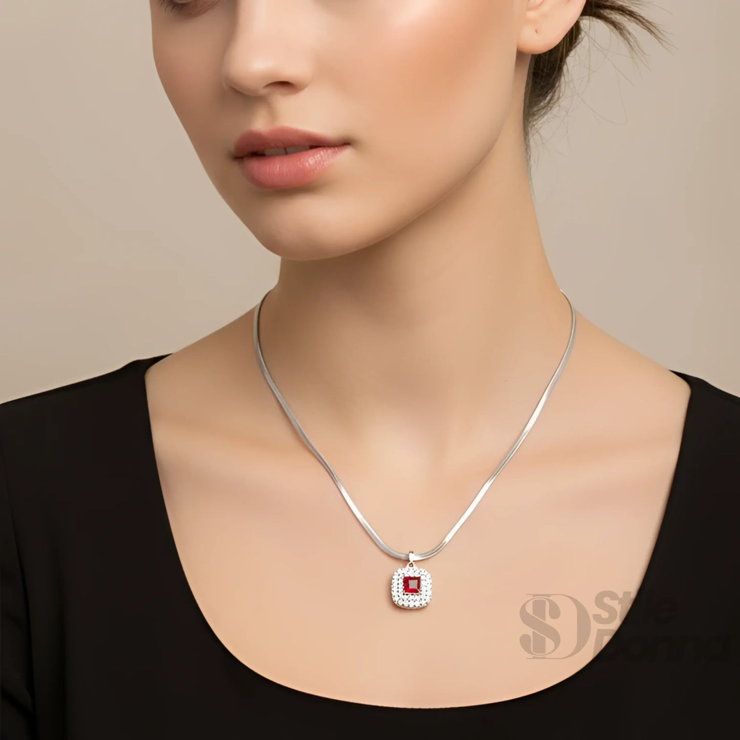 Collana Serpente in Argento con Pendente Rubino Rosso e Pavé di Cristallo