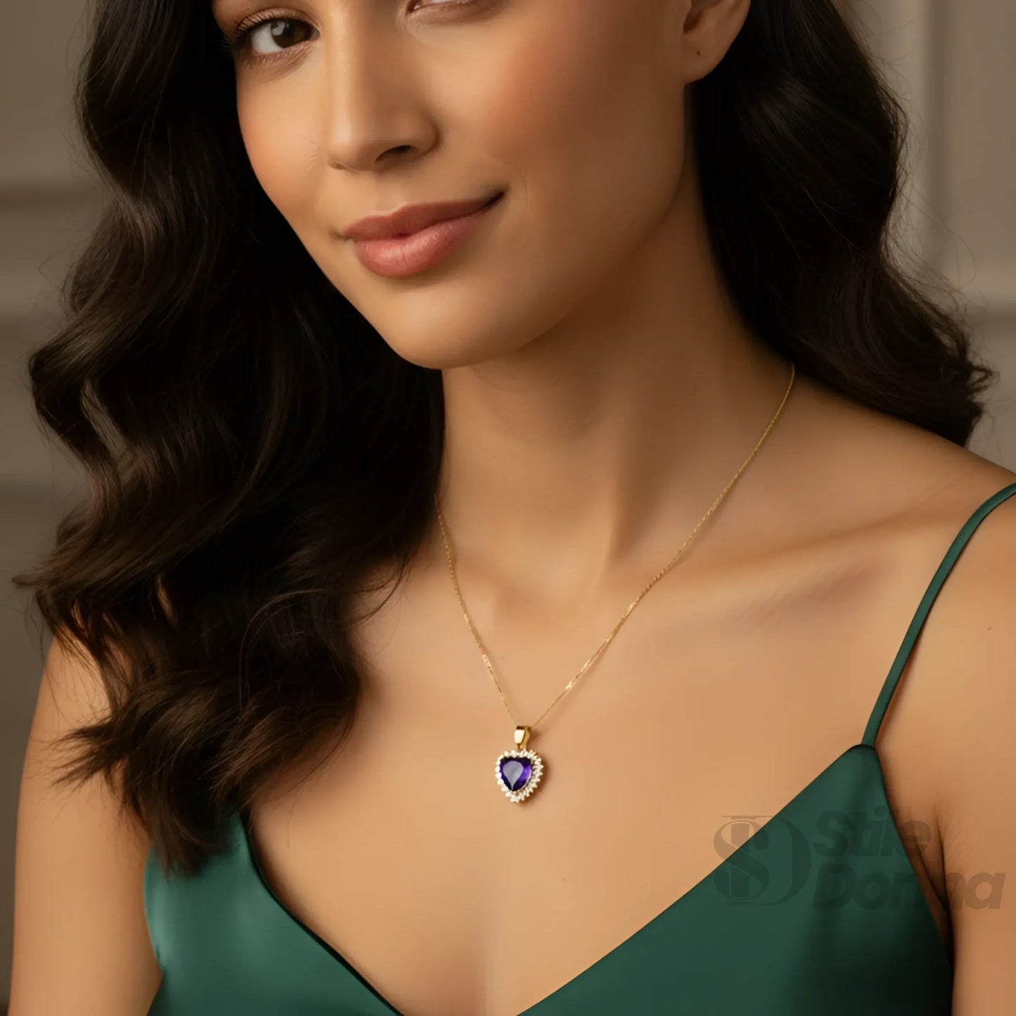 Collana con Aureola e Cuore Viola in Metallo Dorato