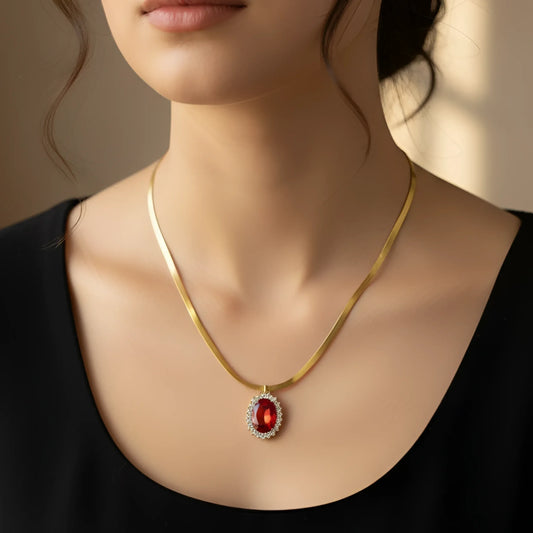 Collana con Ciondolo Ovale Rubino Regale in Oro