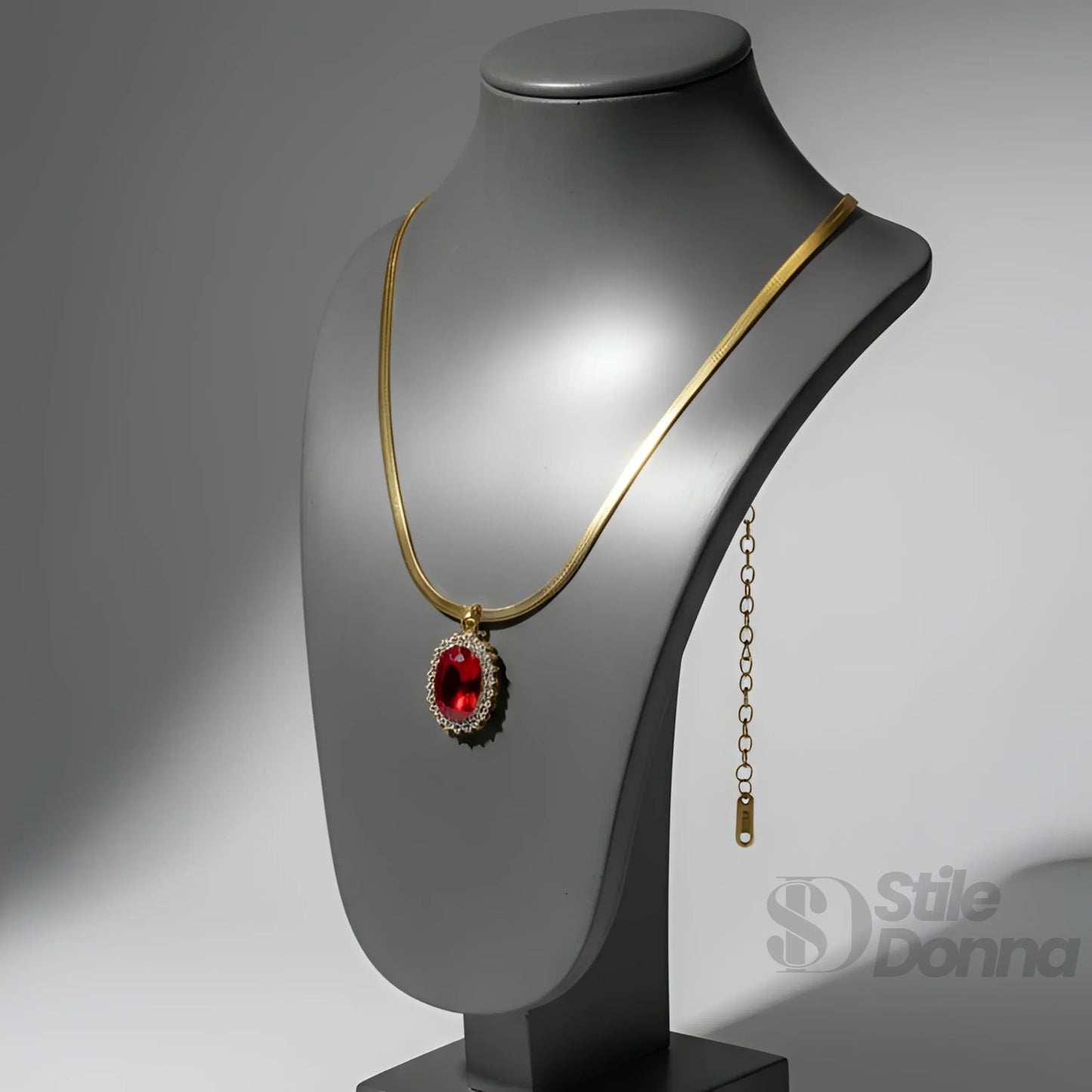Collana con Ciondolo Ovale Rubino Regale in Oro