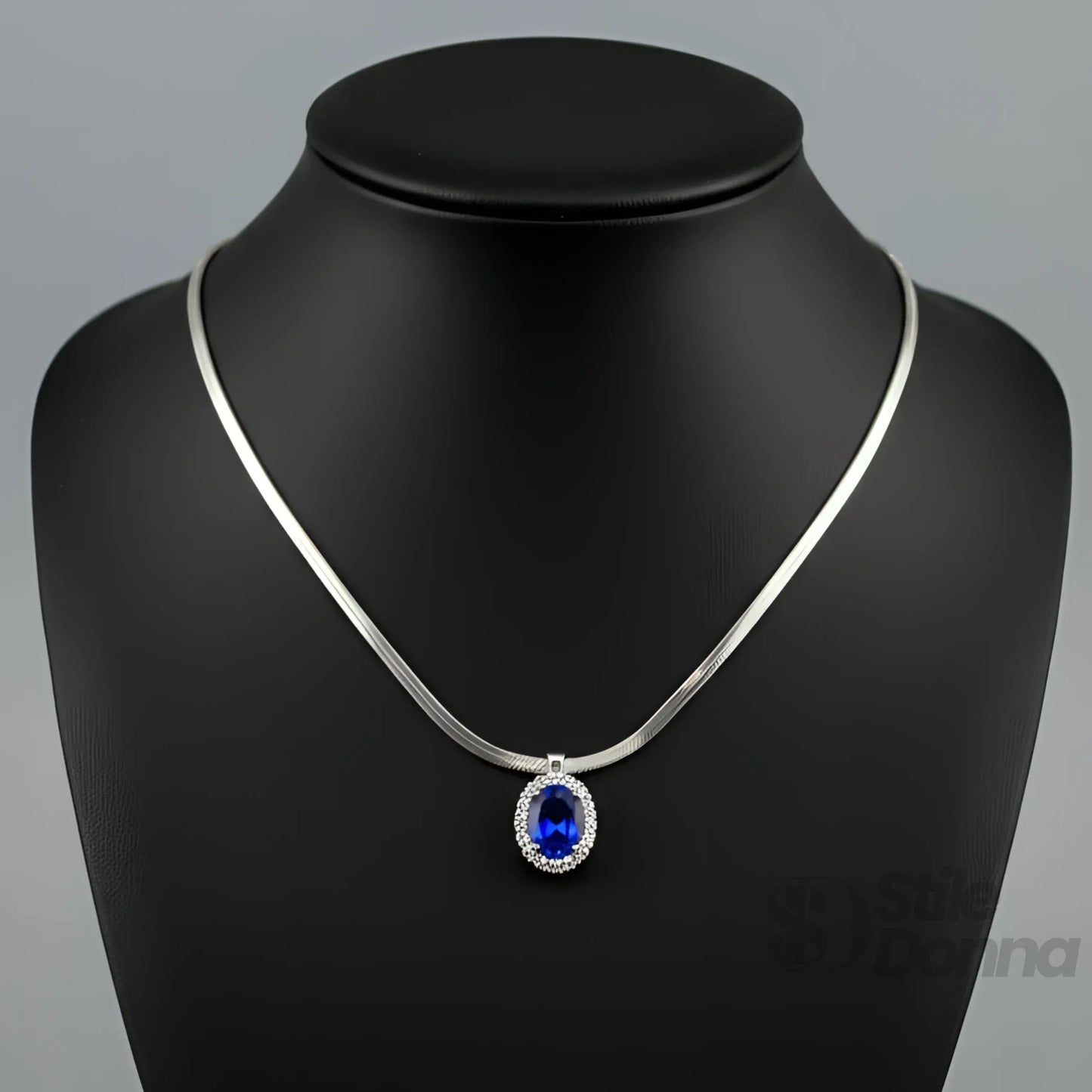 Collana con Ciondolo Ovale Rubino Regale in Oro
