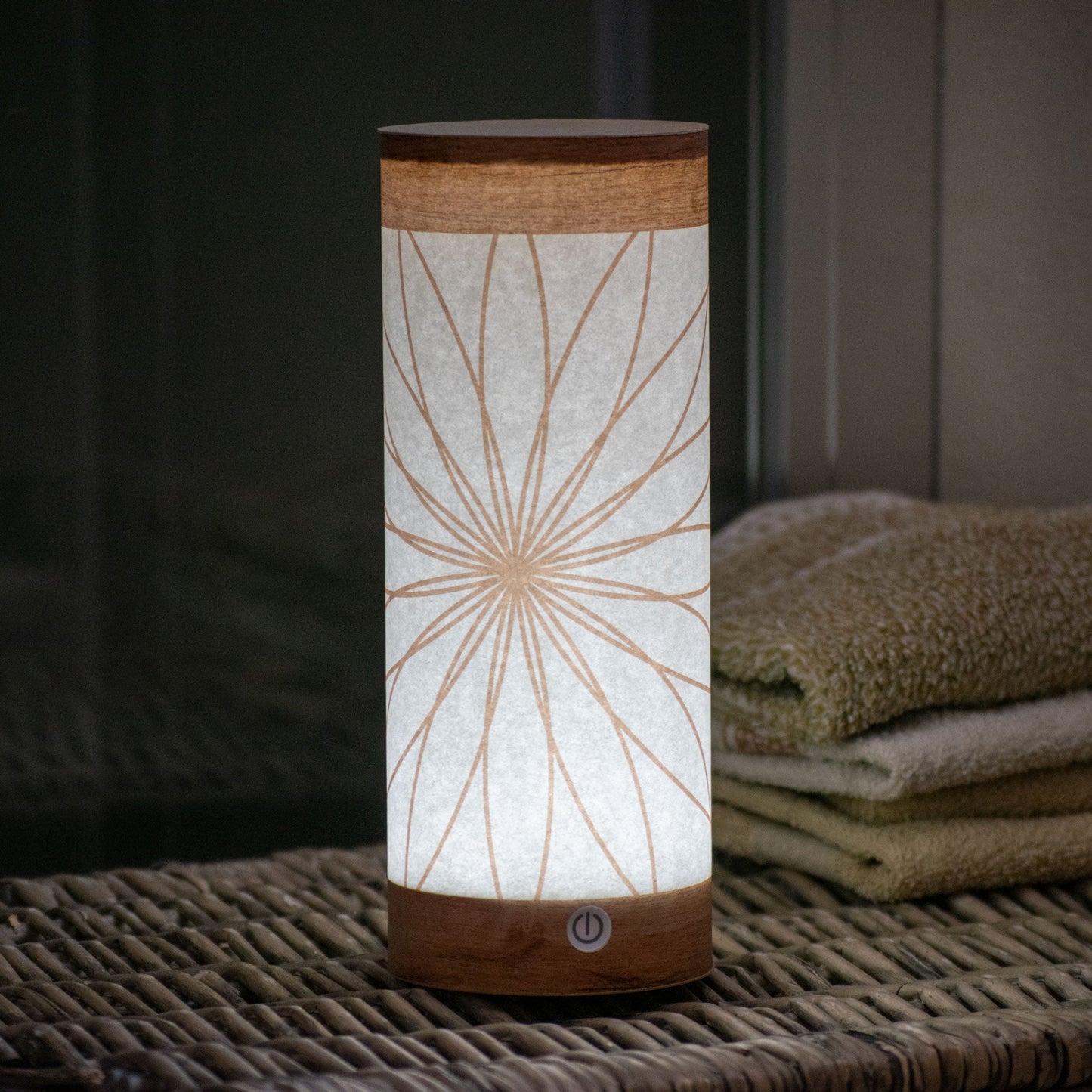 Kami, la lanterna ecologica d'ambiente fatta di carta by Rippotai decoro Fior di Loto