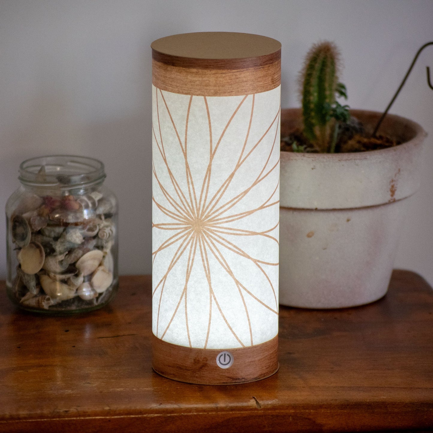 Kami, la lanterna ecologica d'ambiente fatta di carta by Rippotai decoro Fior di Loto