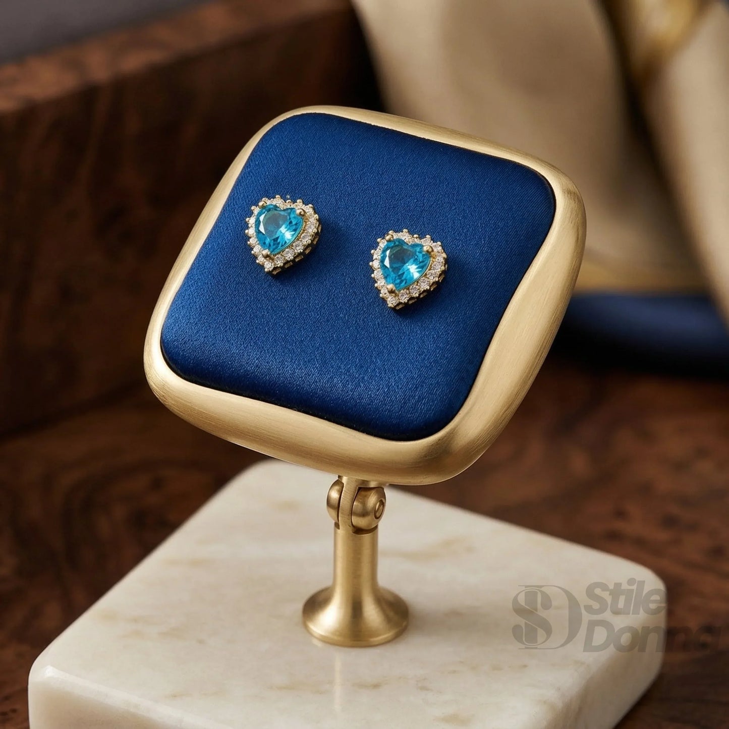 Orecchini Azure Heart Halo con Cuore Azzurro e Cristalli Trasparenti