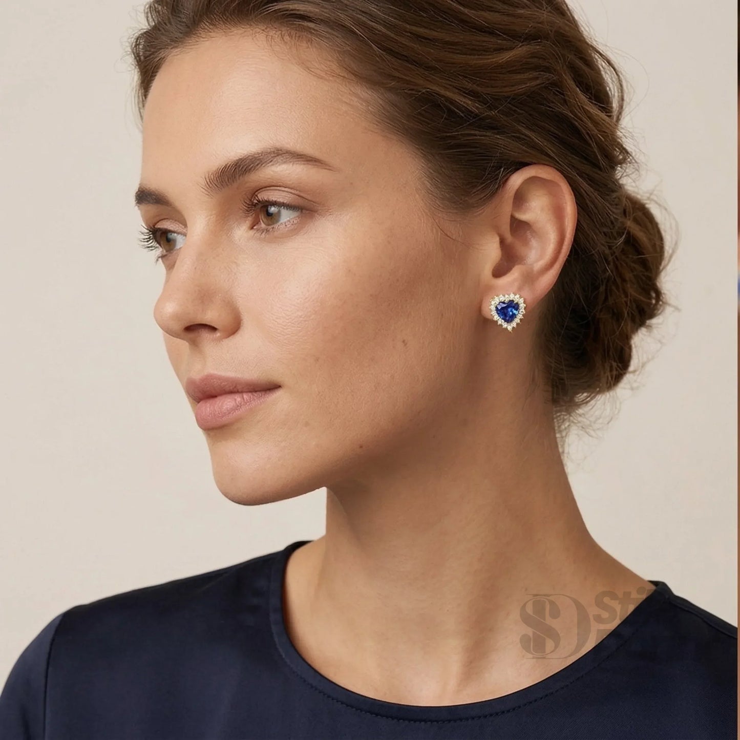 Orecchini Azure Heart Halo con Cuore Azzurro e Cristalli Trasparenti