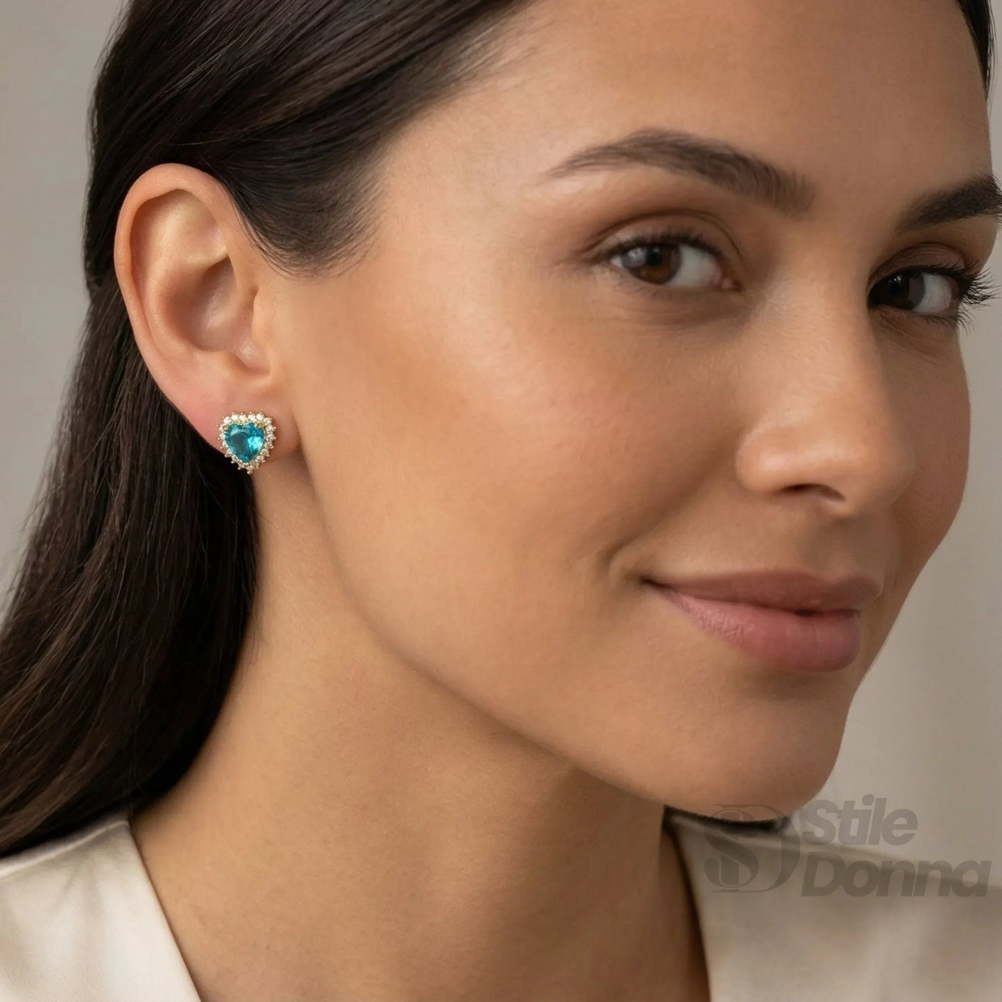Orecchini Azure Heart Halo con Cuore Azzurro e Cristalli Trasparenti