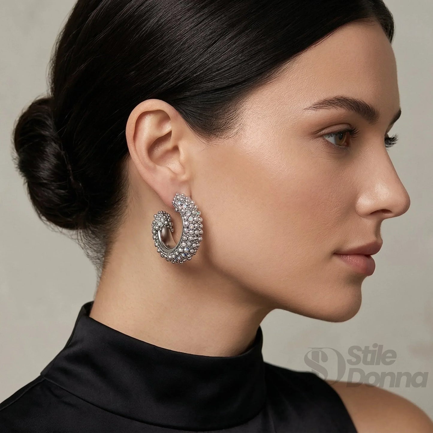 Orecchini a Cerchio Argentato con Cristalli Stile Everyday