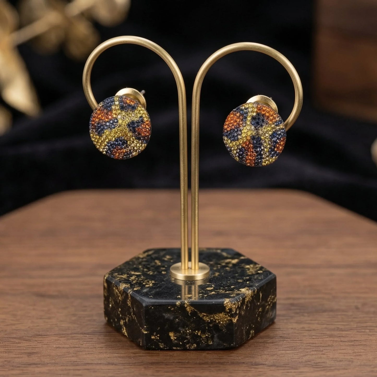 Orecchini a Lobo Rotondi con Cristalli Incastonati Design Classico