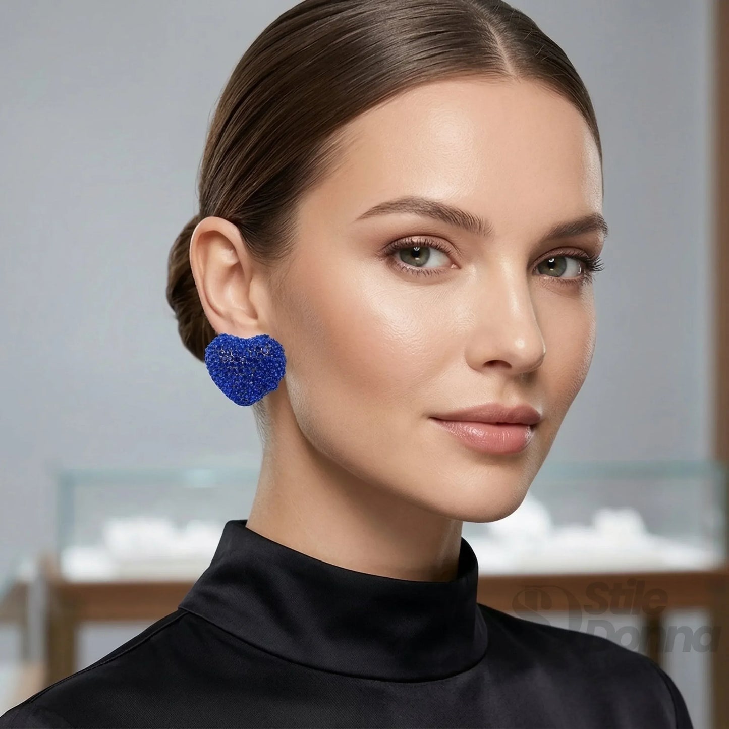 Orecchini a Perno a Cuore con Strass Blu Design a Bottone
