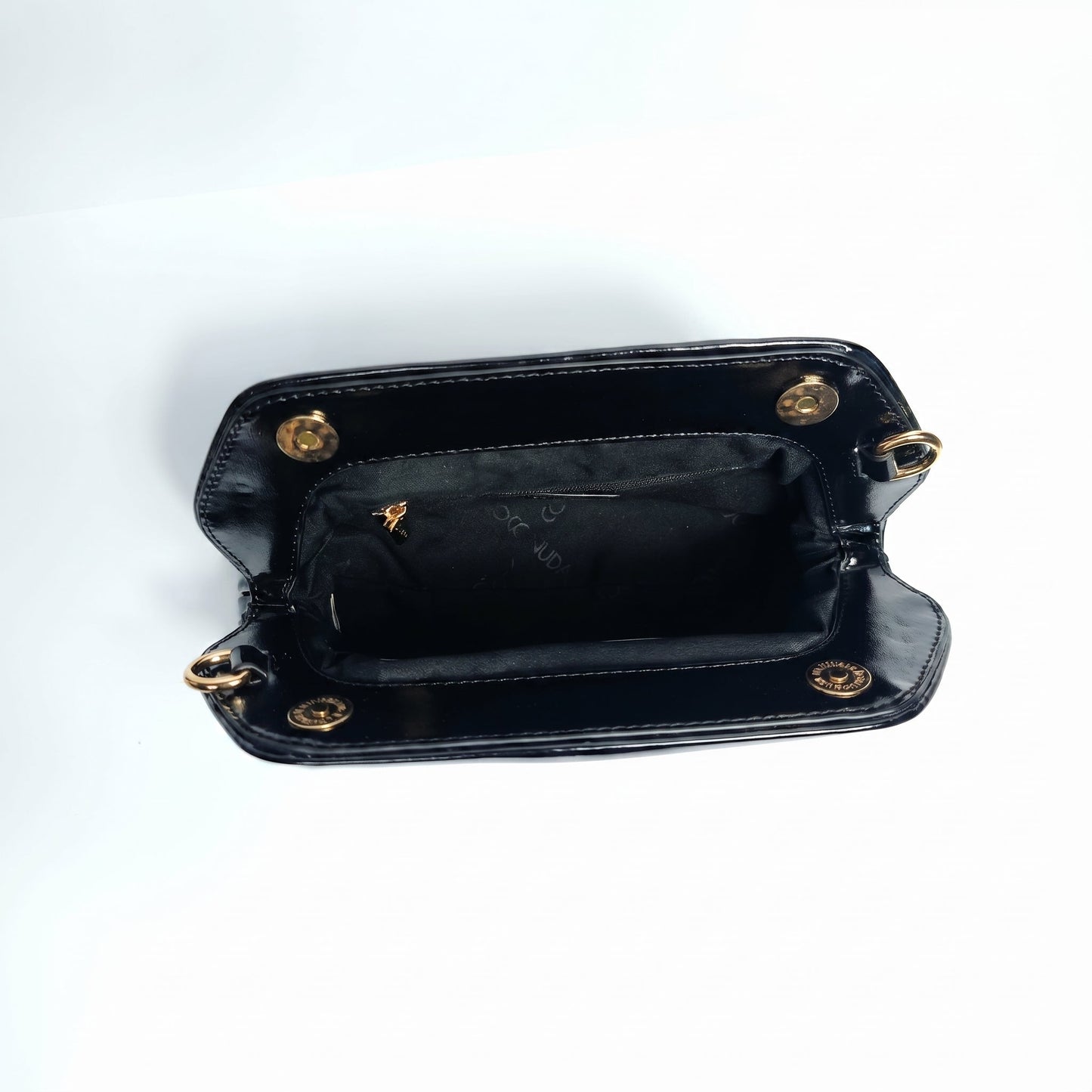 Pochette Drappeggiata con Chiusura a Clip – Coconuda