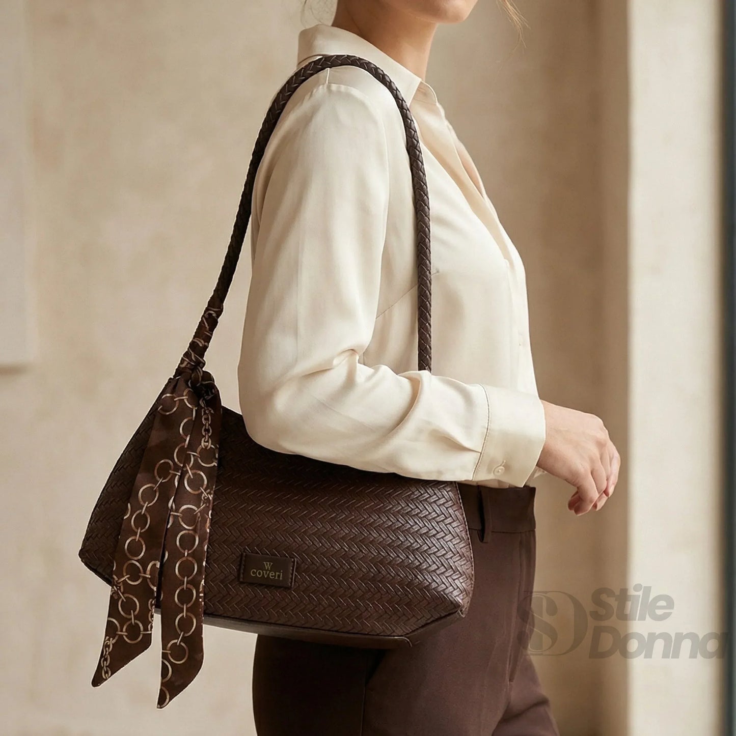 YY Coveri Borsa Intrecciata Argentata in Ecopelle con Sciarpa Decorativa