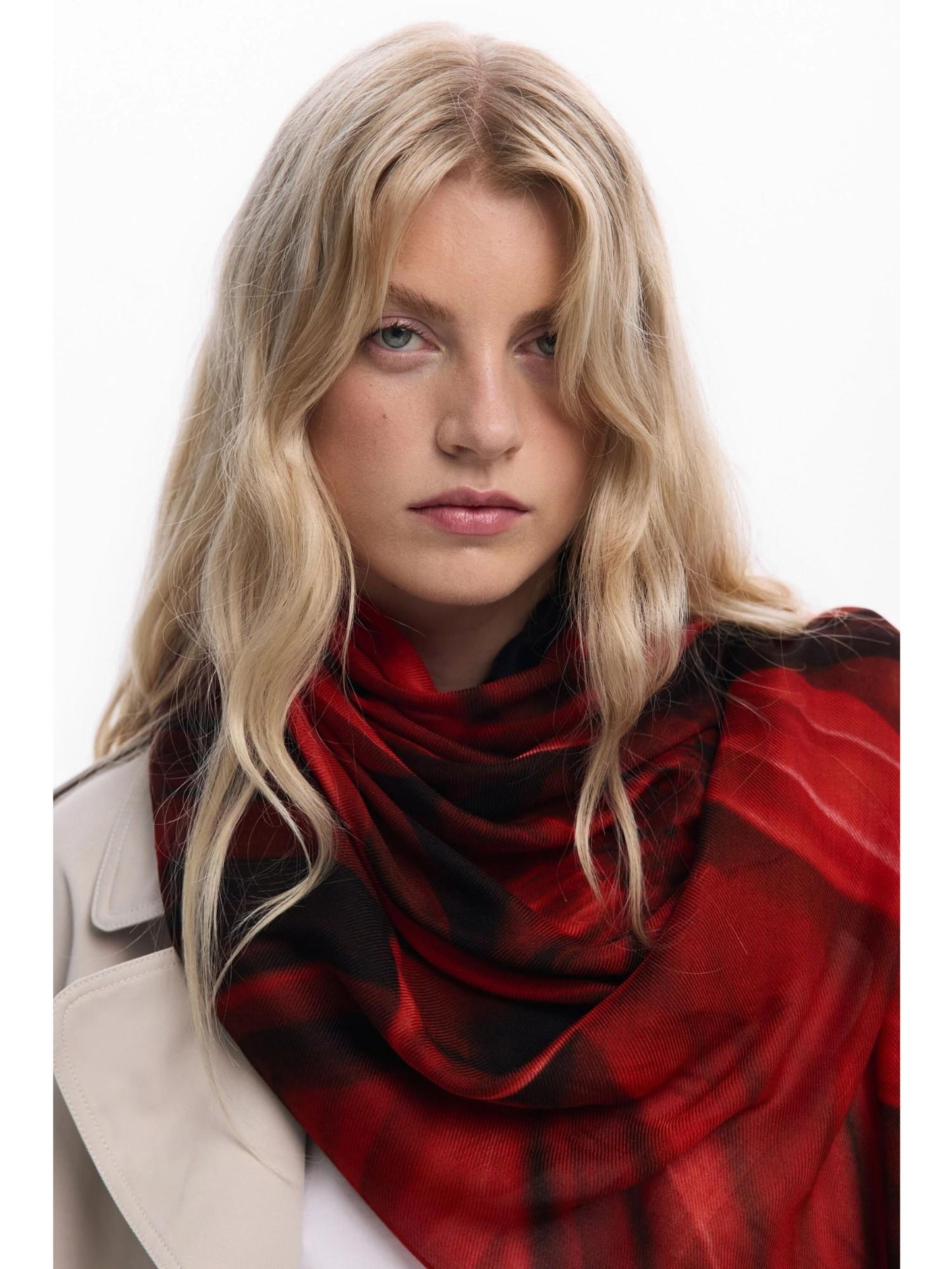 Desigual Foulard rettangolare a fiori Donna Nero