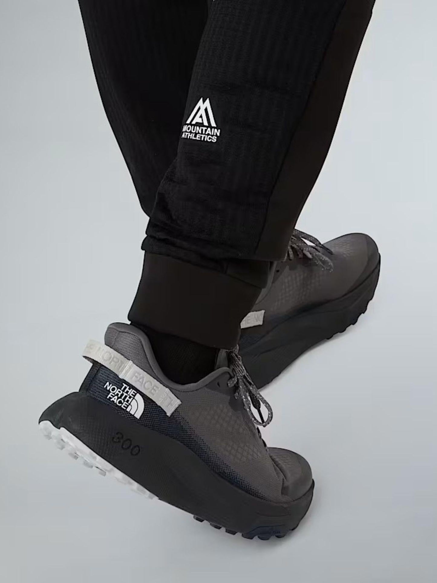 The North Face Pantaloni Jogger Uomo In Pile Mountain Athletics Nero