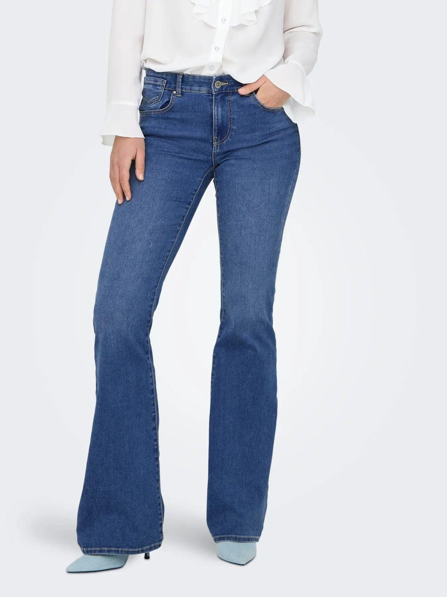 Only Jeans Donna Reese Flared Fit Light Medium Blue Denim