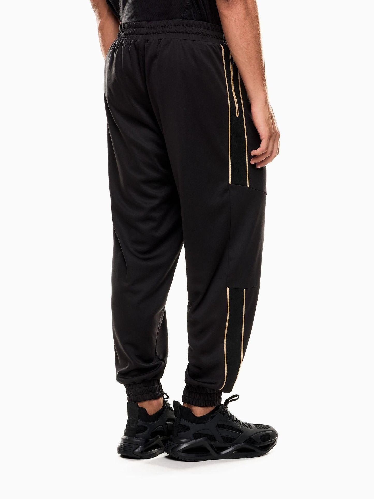 EA7 Emporio Armani Pantaloni Jogger Uomo Soccer In Tessuto Tecnico Nero