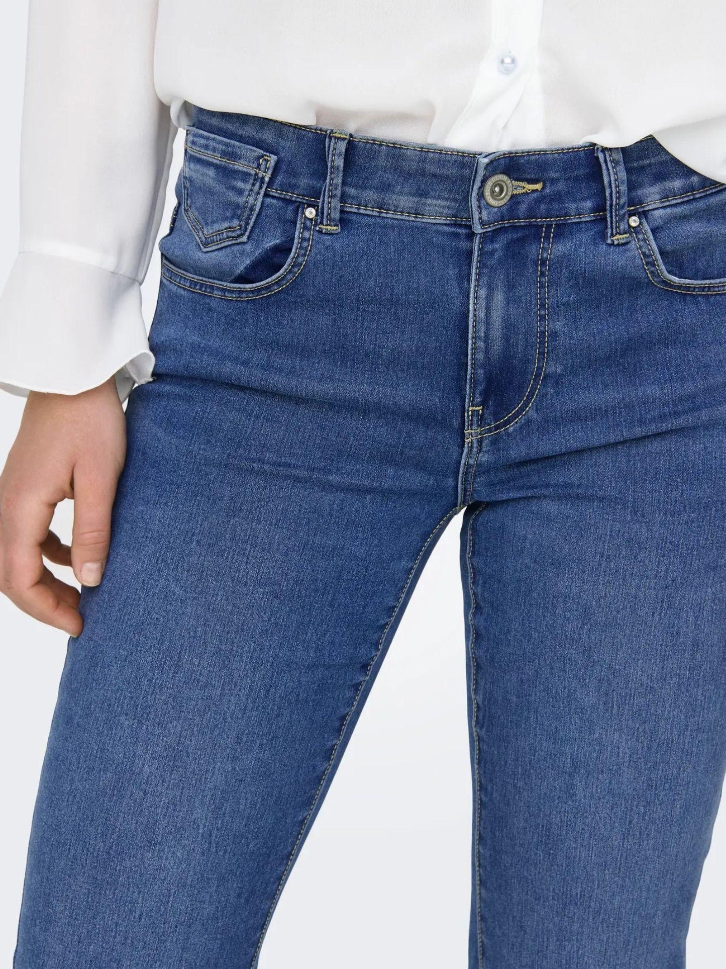 Only Jeans Donna Reese Flared Fit Light Medium Blue Denim