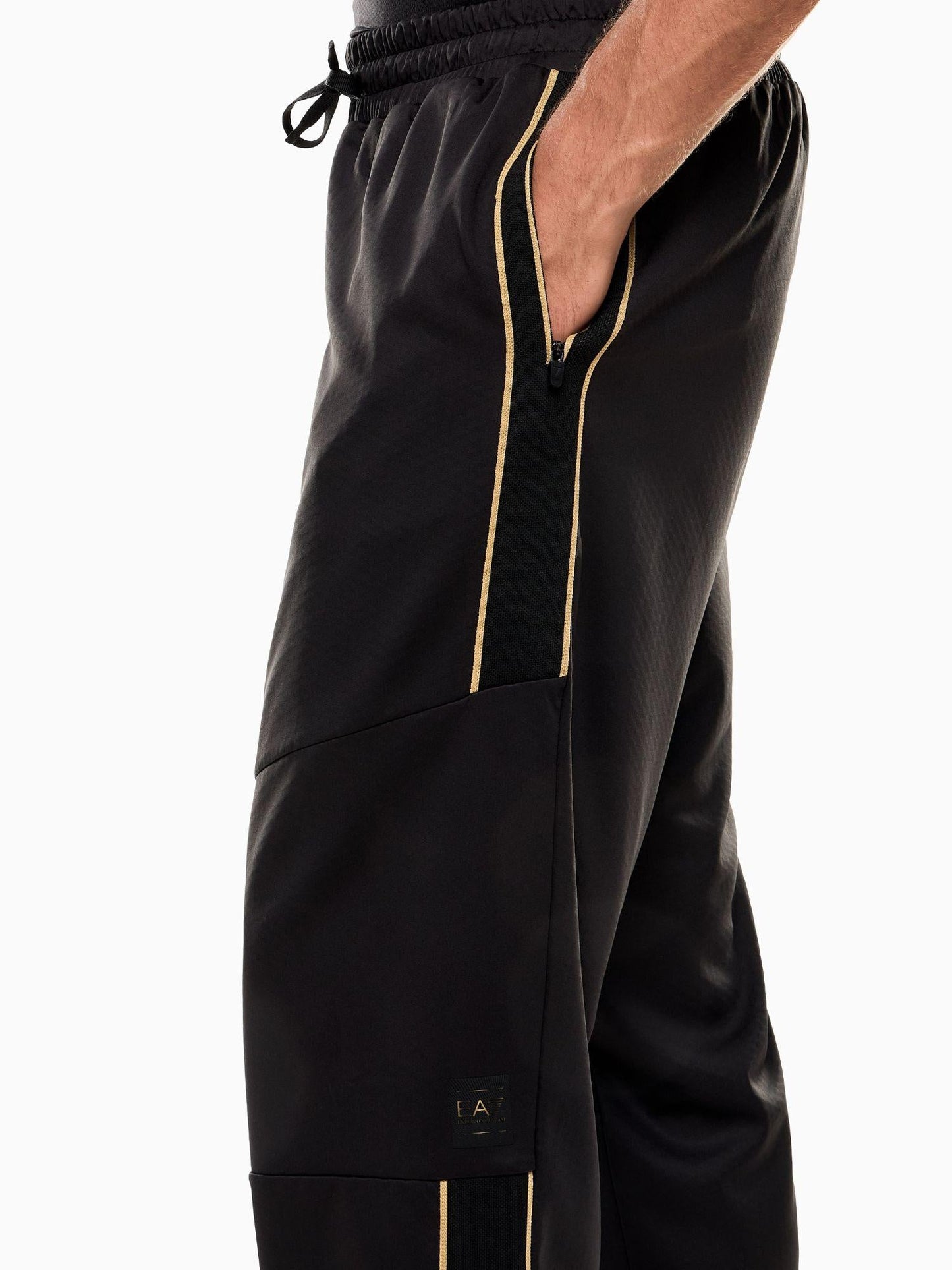 EA7 Emporio Armani Pantaloni Jogger Uomo Soccer In Tessuto Tecnico Nero