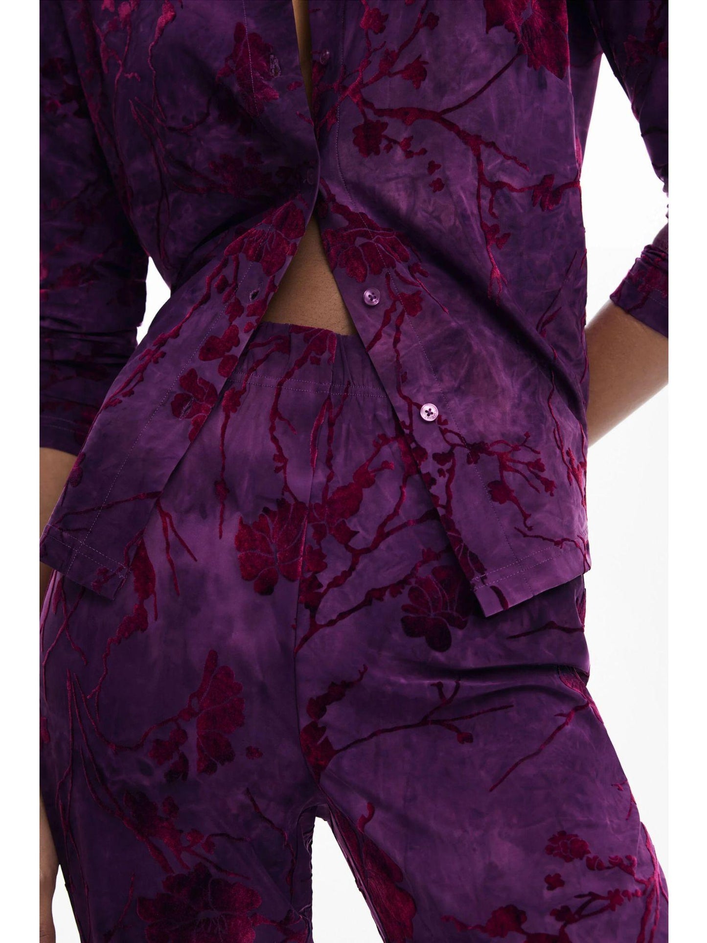 Desigual Pantaloni fluidi a zampa con texture Donna Viola