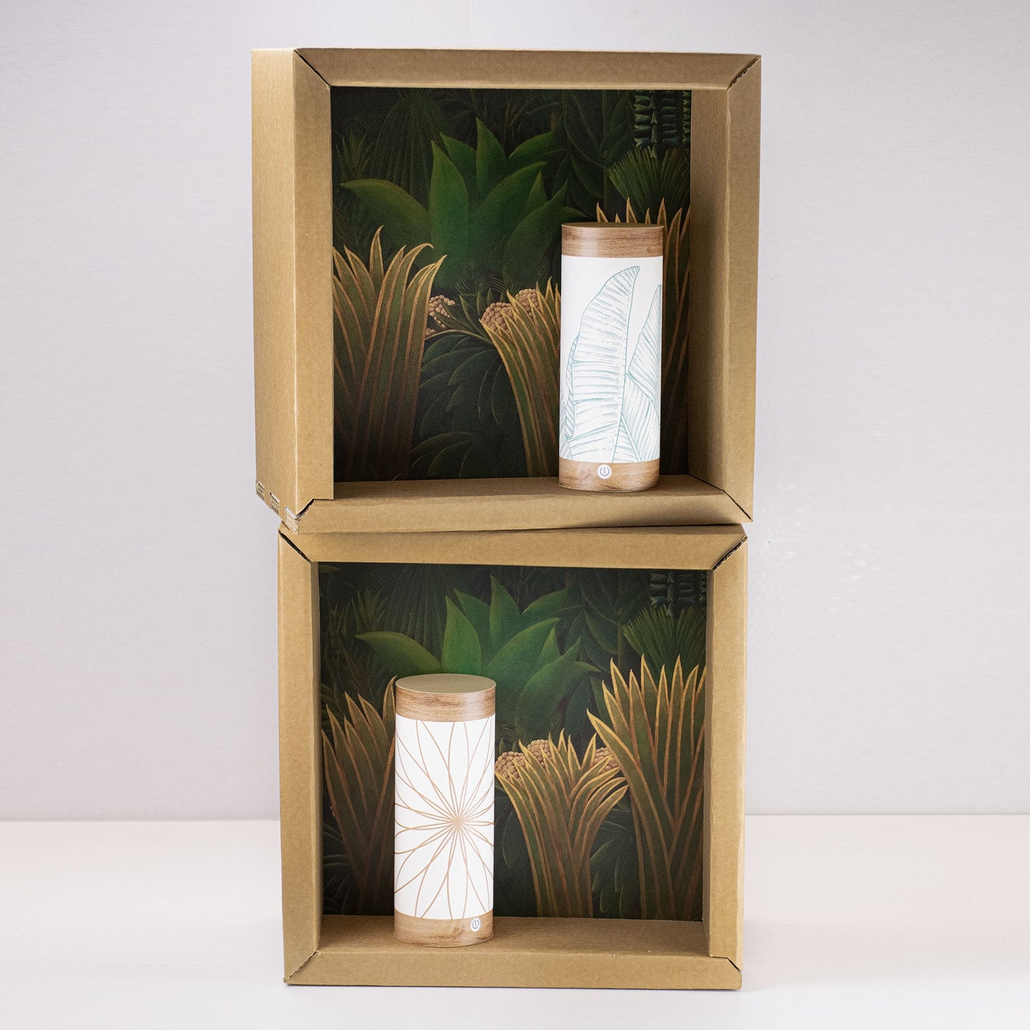 Kami, la lanterna ecologica d'ambiente fatta di carta by Rippotai decoro Fior di Loto