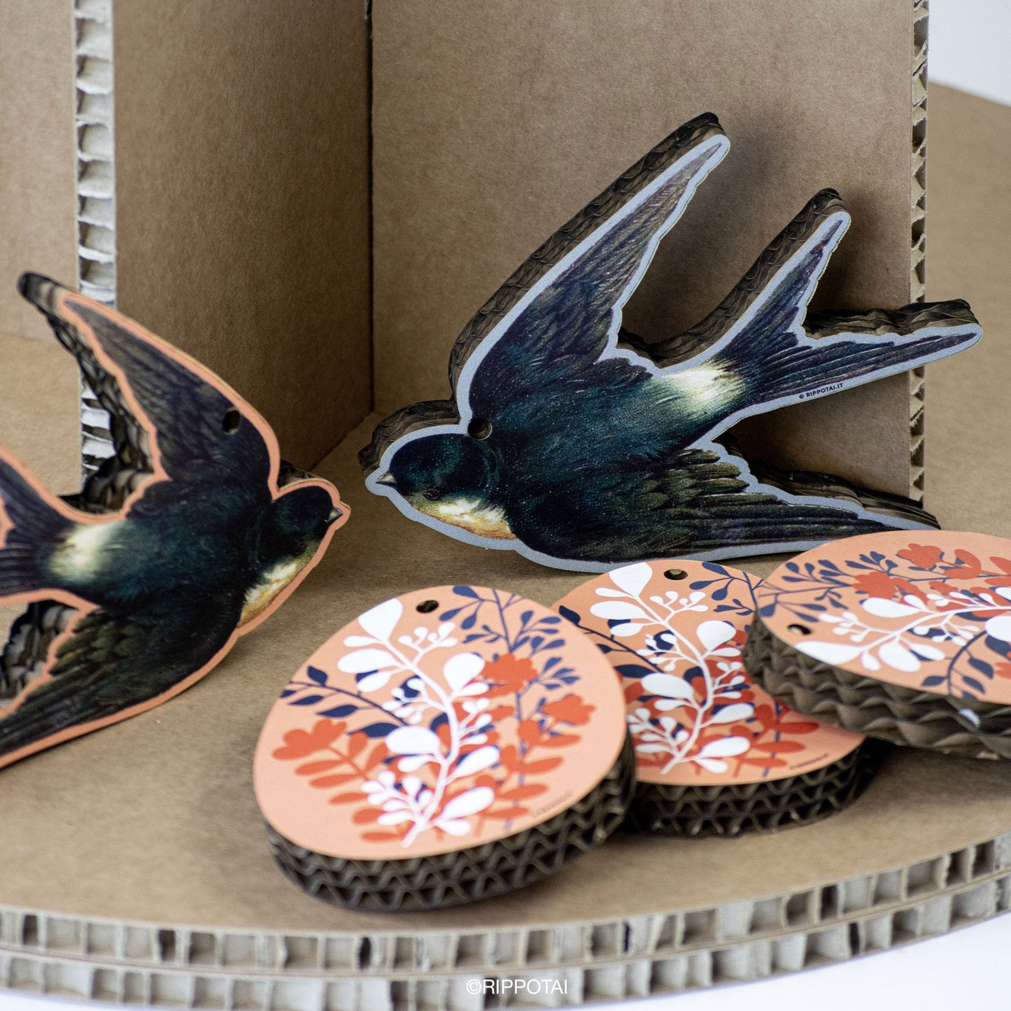 Albero di cartone Treepotai per allestimento di Primavera per vetrine e locali