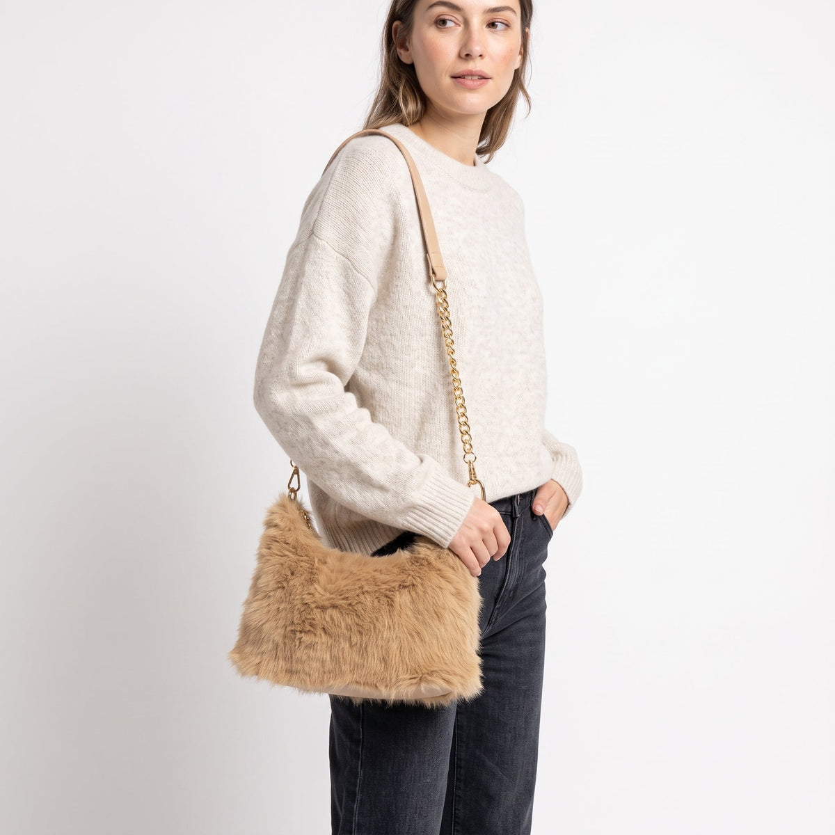 Saveria borsa pelosa con tracolla catena
