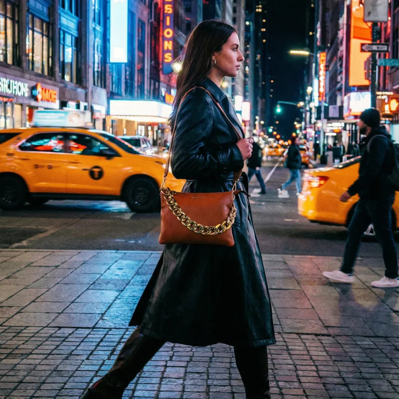 Shoulder bag with a large gold-tone chain handle MS-7819